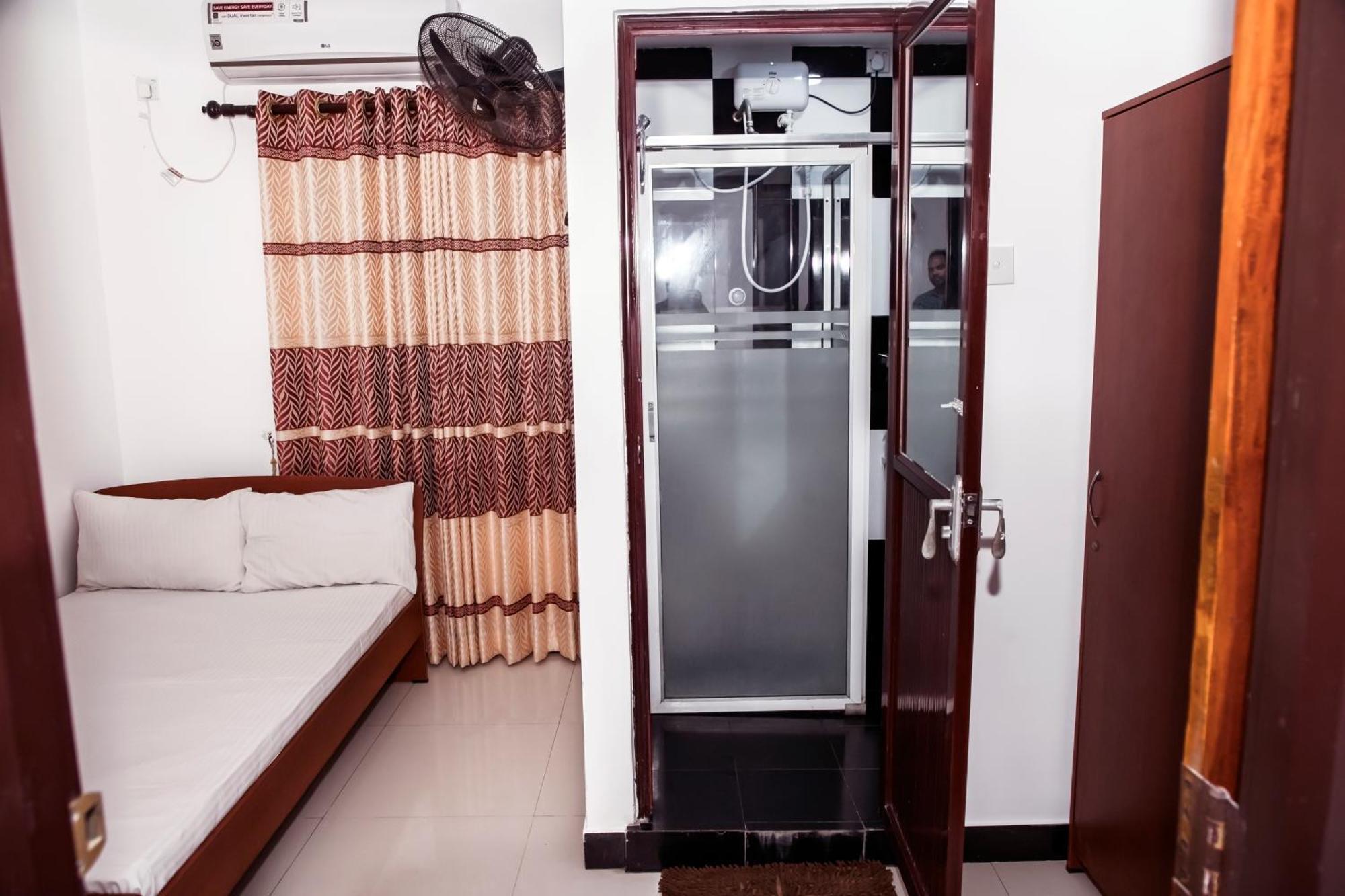Golden Star Guest House Jaffna Buitenkant foto